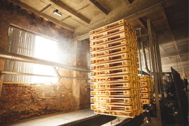 Automatic pallet machine