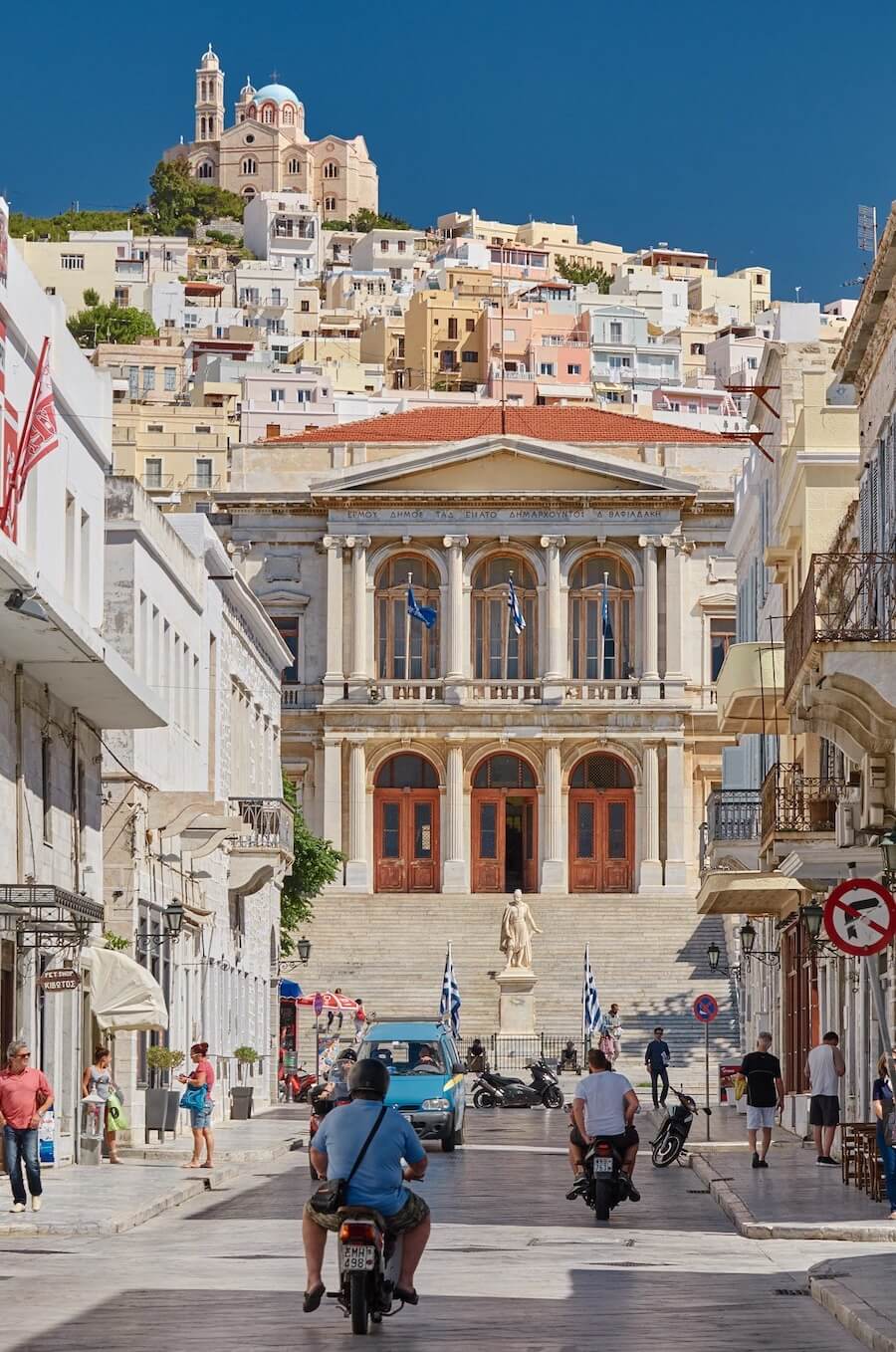 The streets of Syros - a family travel guide