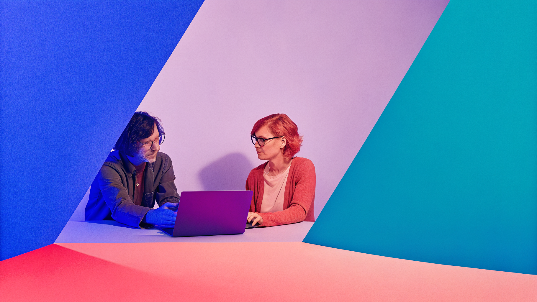 Social Media Manager vs Content Creator: Key Differences Explained