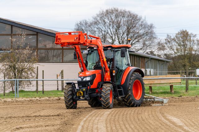 Kubota M4 mit Frontlader