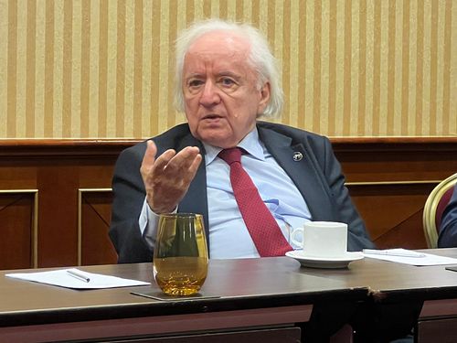 Multiplul campion mondial la șah, Florin Gheorghiu, în vizită la ședința săptămânală a clubului nostru