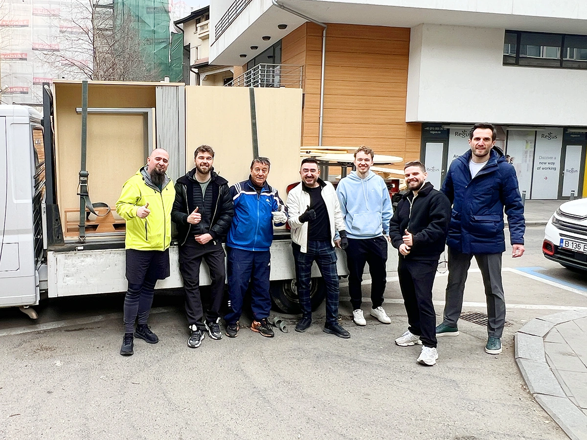 Colectare și transport mobilier destinat școlilor din zona Deltei Dunării, în cadrul acțiunii „Ajută un copil să meargă la școală"