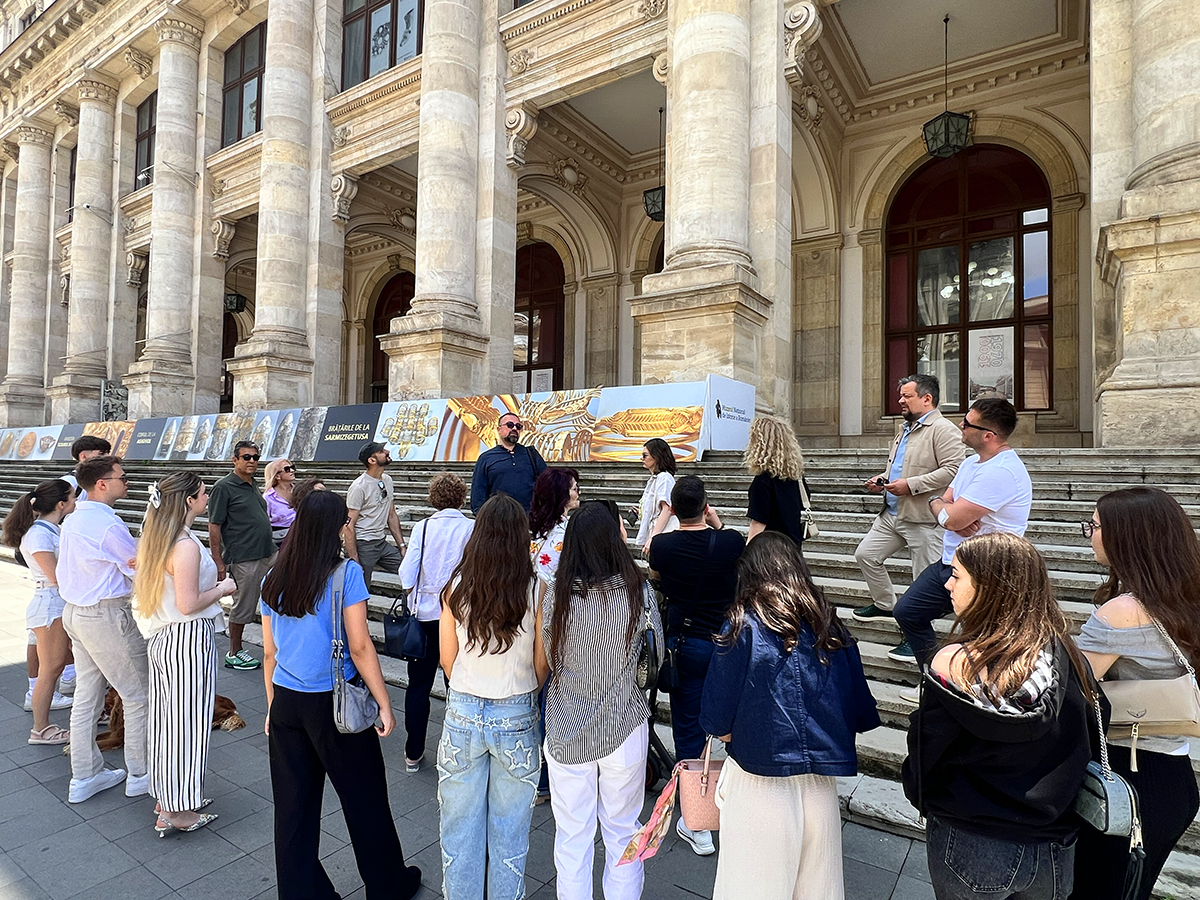 Tur ghidat pe Calea Victoriei, Rotary Club București redescoperă Bucureștiul Regal cu Damian Anfile