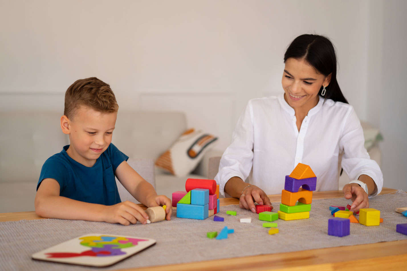 aba therapist and child with autism