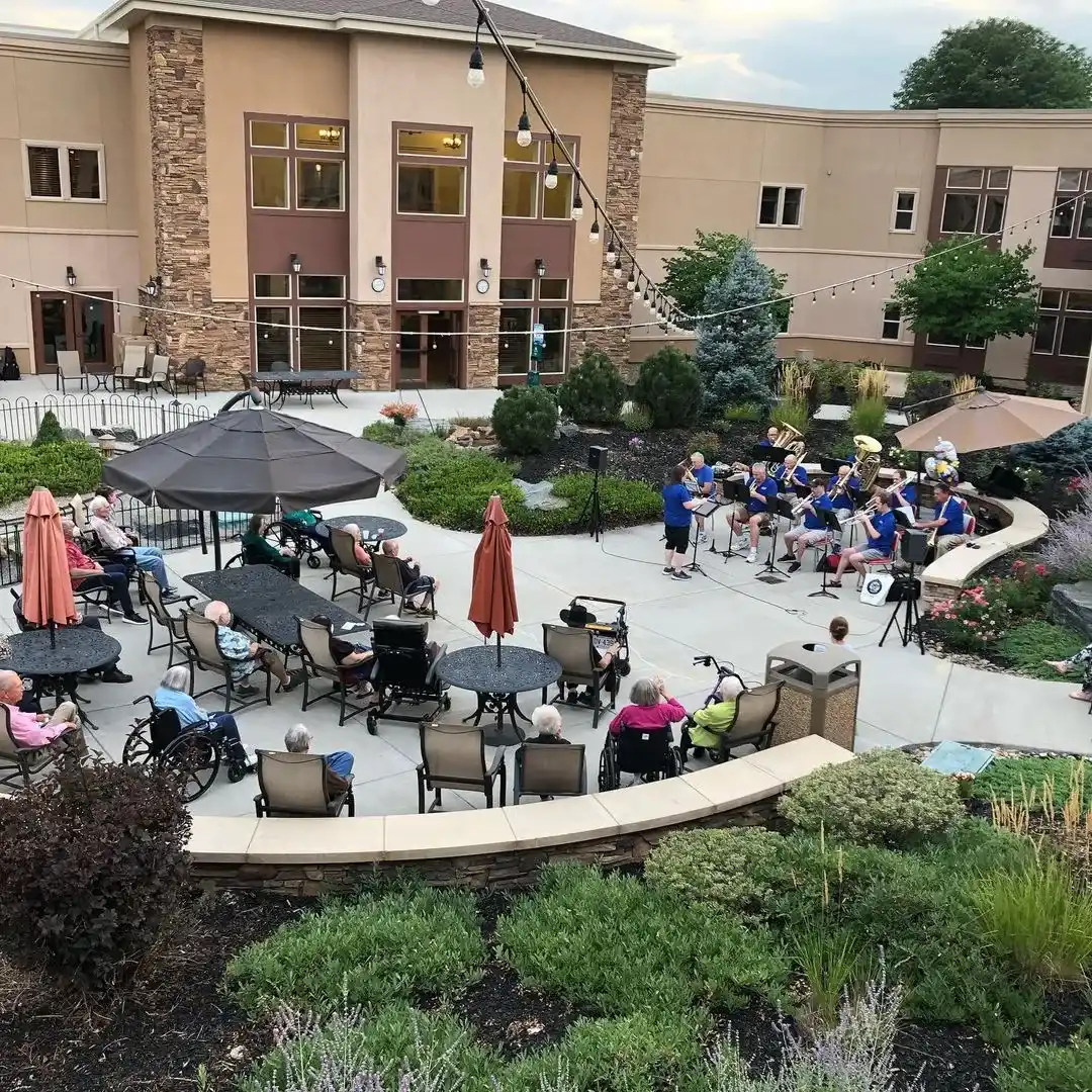 Gardens at Quail Main Courtyard Background Image