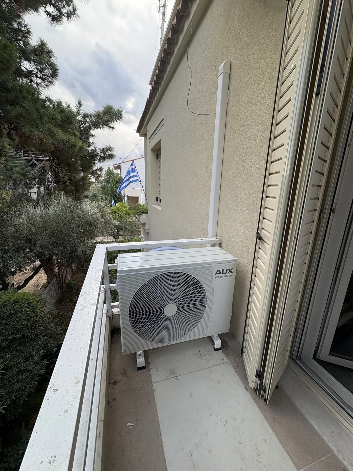 Εξωτερική μονάδα κλιματισμού σε κατοικία