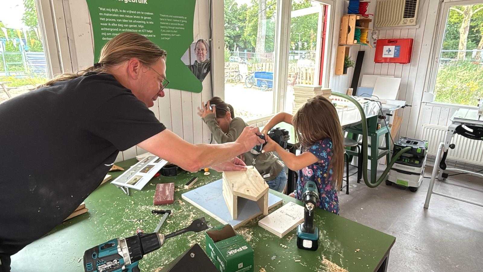 Vier de zomer bij het Stationshuis