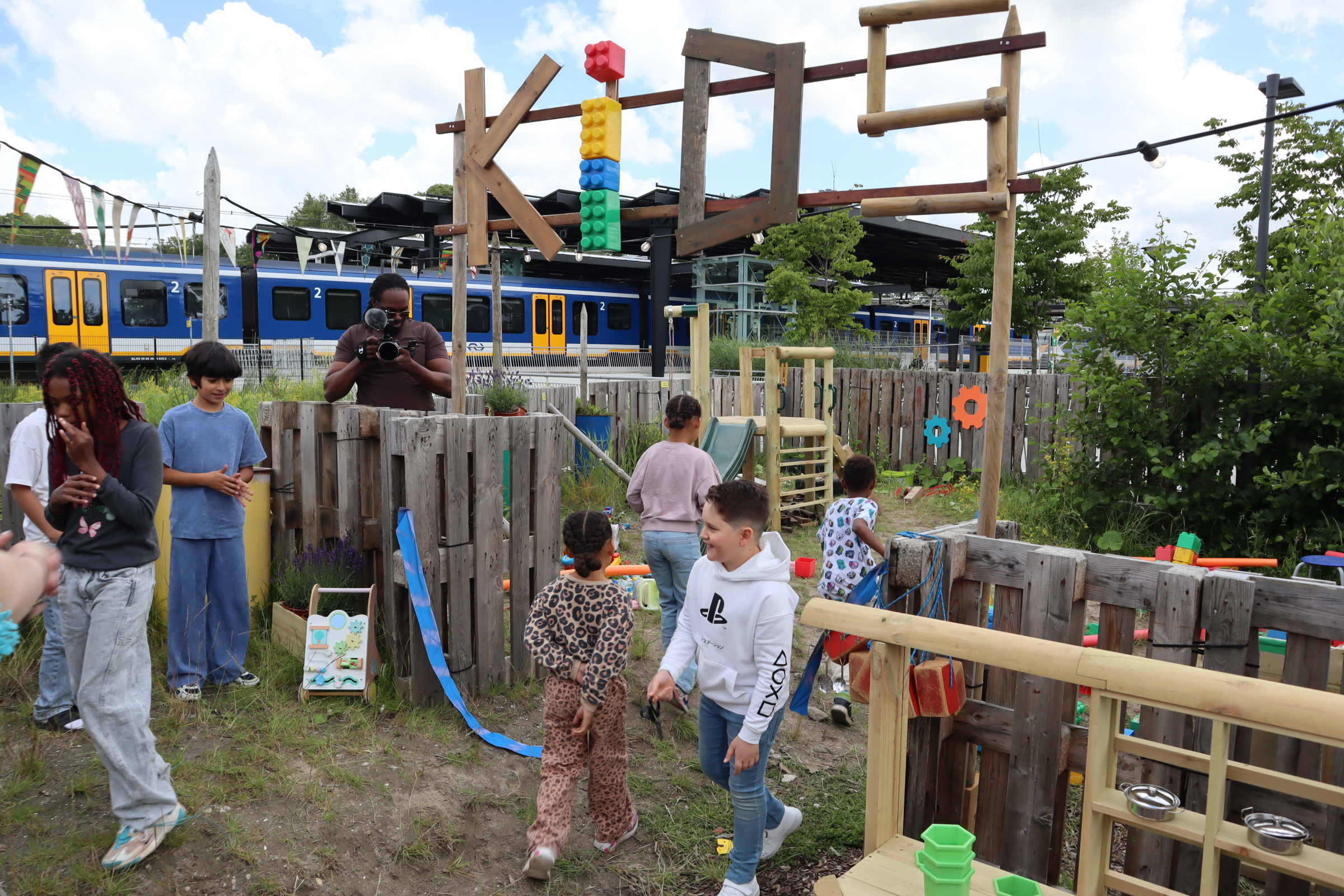 Rommeltuin KIDS feestelijk geopend tijdens Buitenspeeldag
