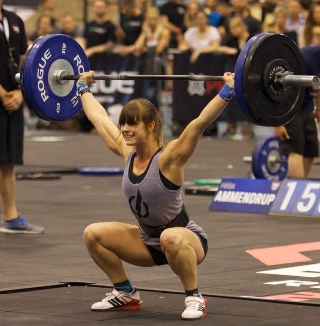 CrossFit athlete Carmen Bosmans performing the overhead snatch olympic lift