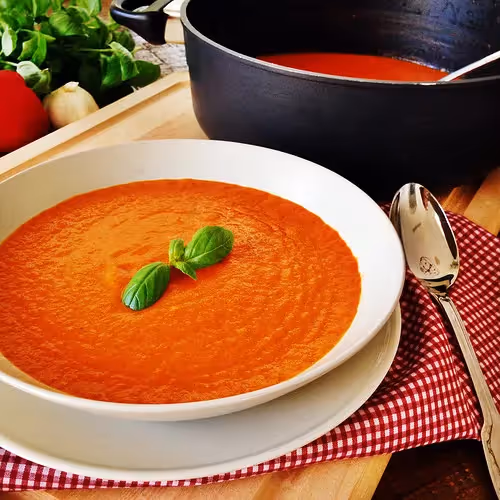 Roast tomato and capsicum soup
