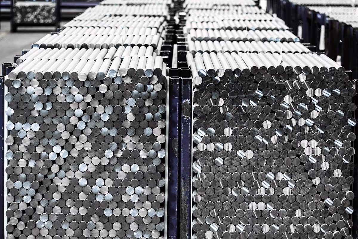 American Highway’s smooth plain dowels installed in warehouse concrete flatwork, ensuring load transfer and joint stability for high-traffic environments. Close-up of American Highway’s smooth plain dowels in industrial flatwork, allowing expansion while preventing slab lifting.