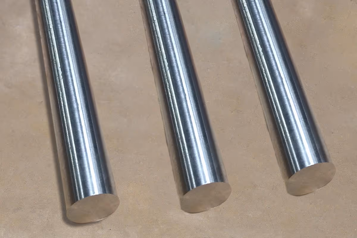 American Highway’s smooth plain dowels installed in warehouse concrete flatwork, ensuring load transfer and joint stability for high-traffic environments. Close-up of American Highway’s smooth plain dowels in industrial flatwork, allowing expansion while preventing slab lifting.
