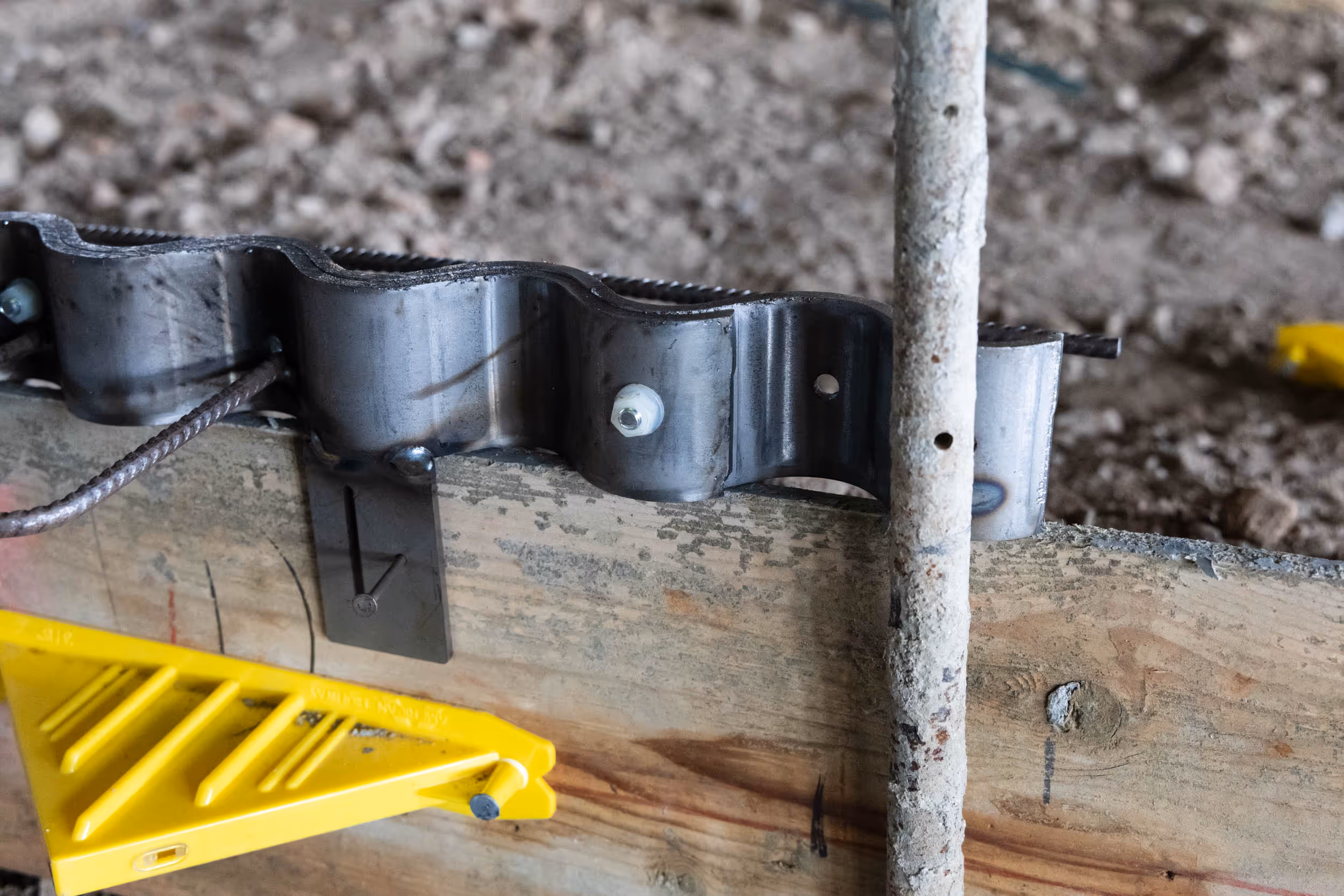 American Highway’s Serpentine™ Joint Assembly installed in warehouse concrete flatwork, ensuring shock-free load transfer and durable joints. Close-up of Serpentine™ Joint Assembly in cold storage flatwork, providing curl-free, stable concrete joints for high-traffic environments.