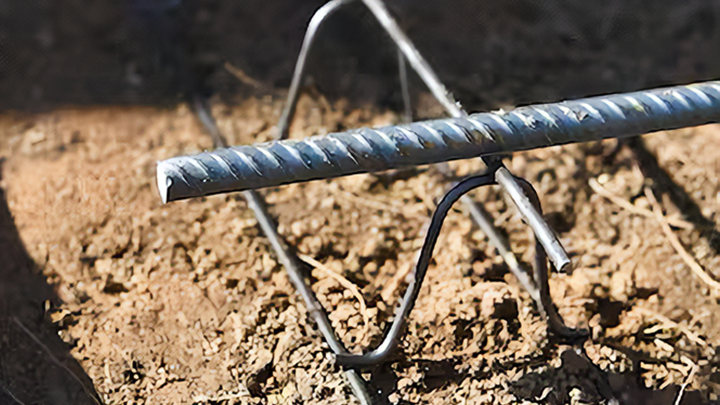 American Highway’s bar supports positioning rebar in warehouse concrete flatwork, ensuring stable reinforcement for high-traffic durability. Close-up of American Highway’s bar supports in industrial flatwork, securing rebar for robust, long-lasting concrete performance.