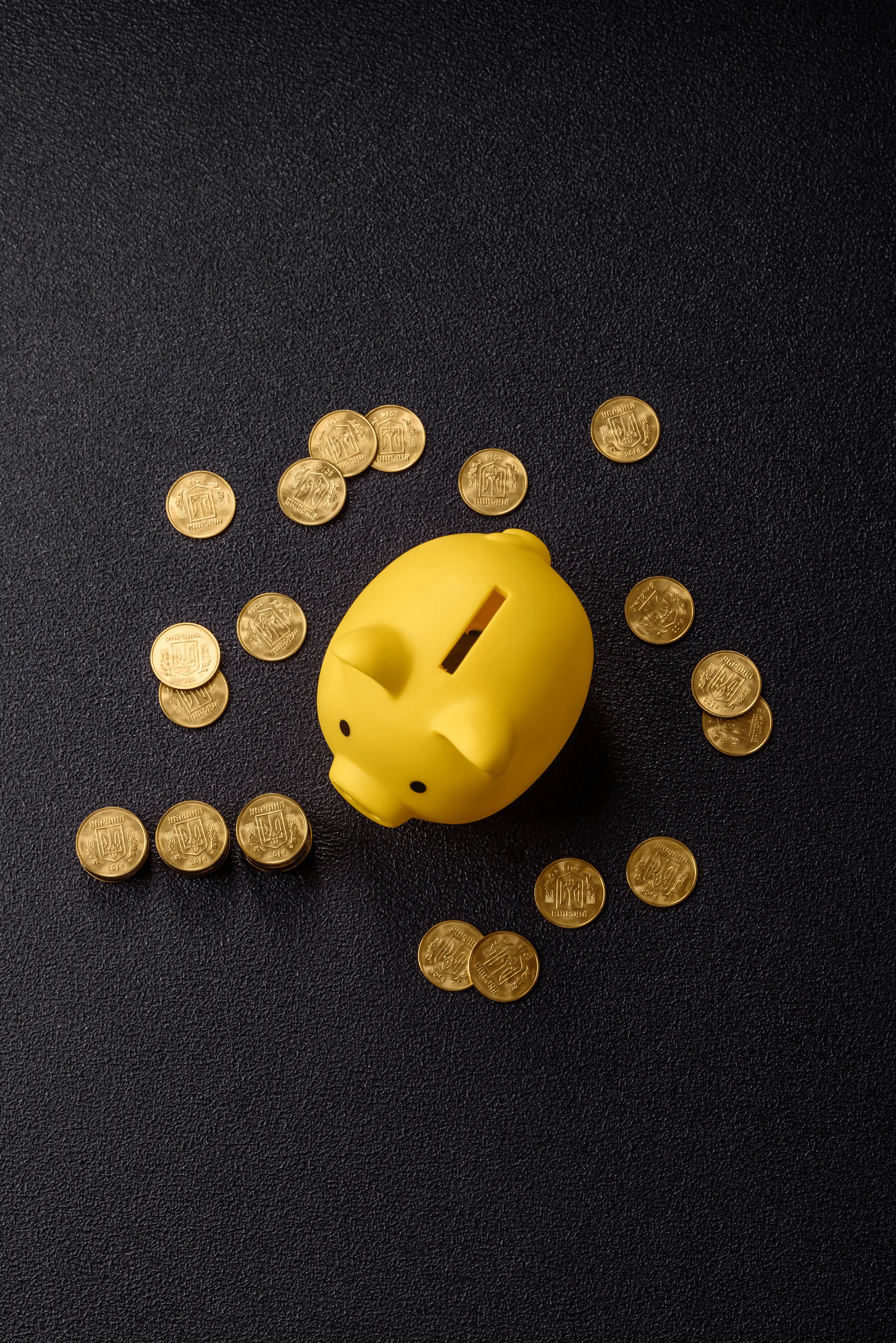 Une tirelire posée sur une table - Compte à terme Boursorama