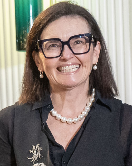 Dr Annette Hoskin