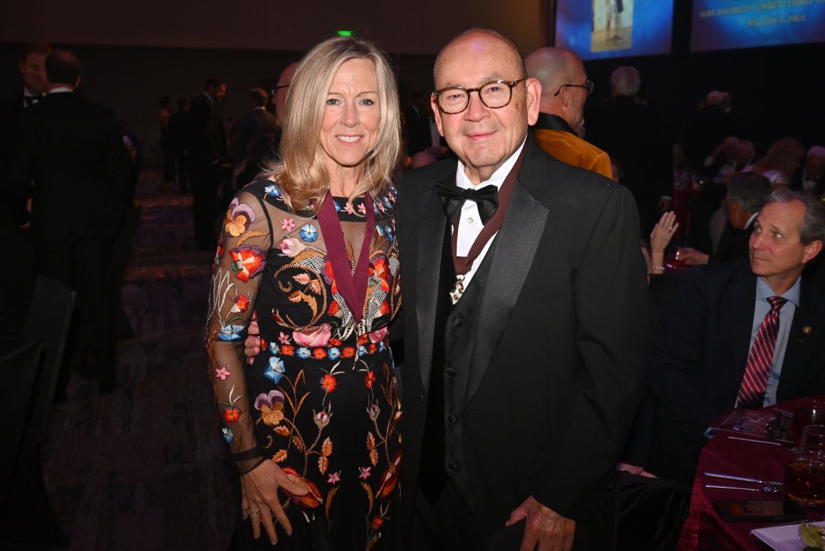 Oklahoma Hall of Fame Members Tricia Everest and Governor Bill Anoatubby smile for the camera before the 2025 Induction Ceremony.