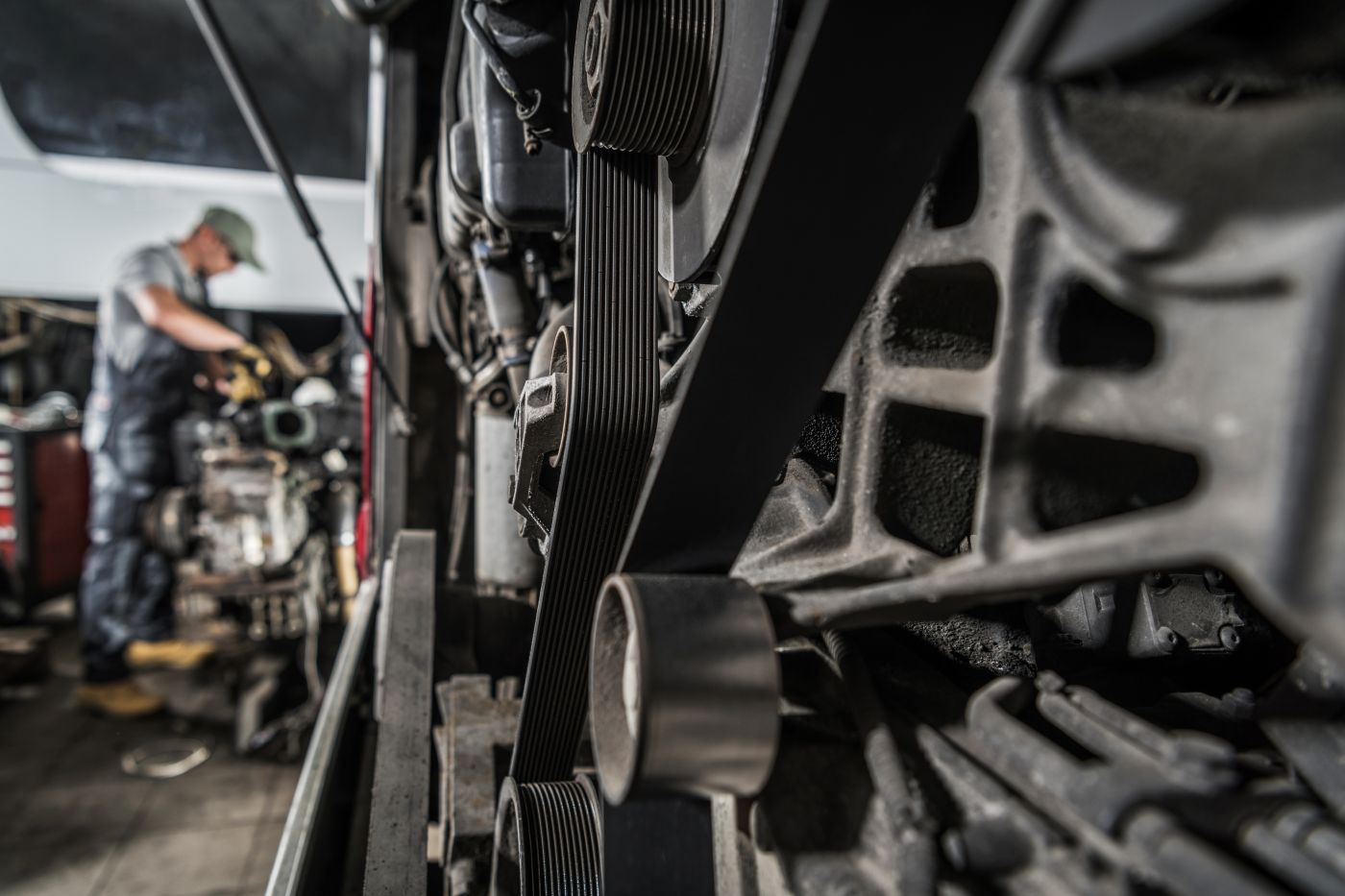 Fleetgo explains how to assess an Edmonton heavy truck repair shop by turnaround, diagnostic accuracy, capacity, mobile support, and fleet uptime.
