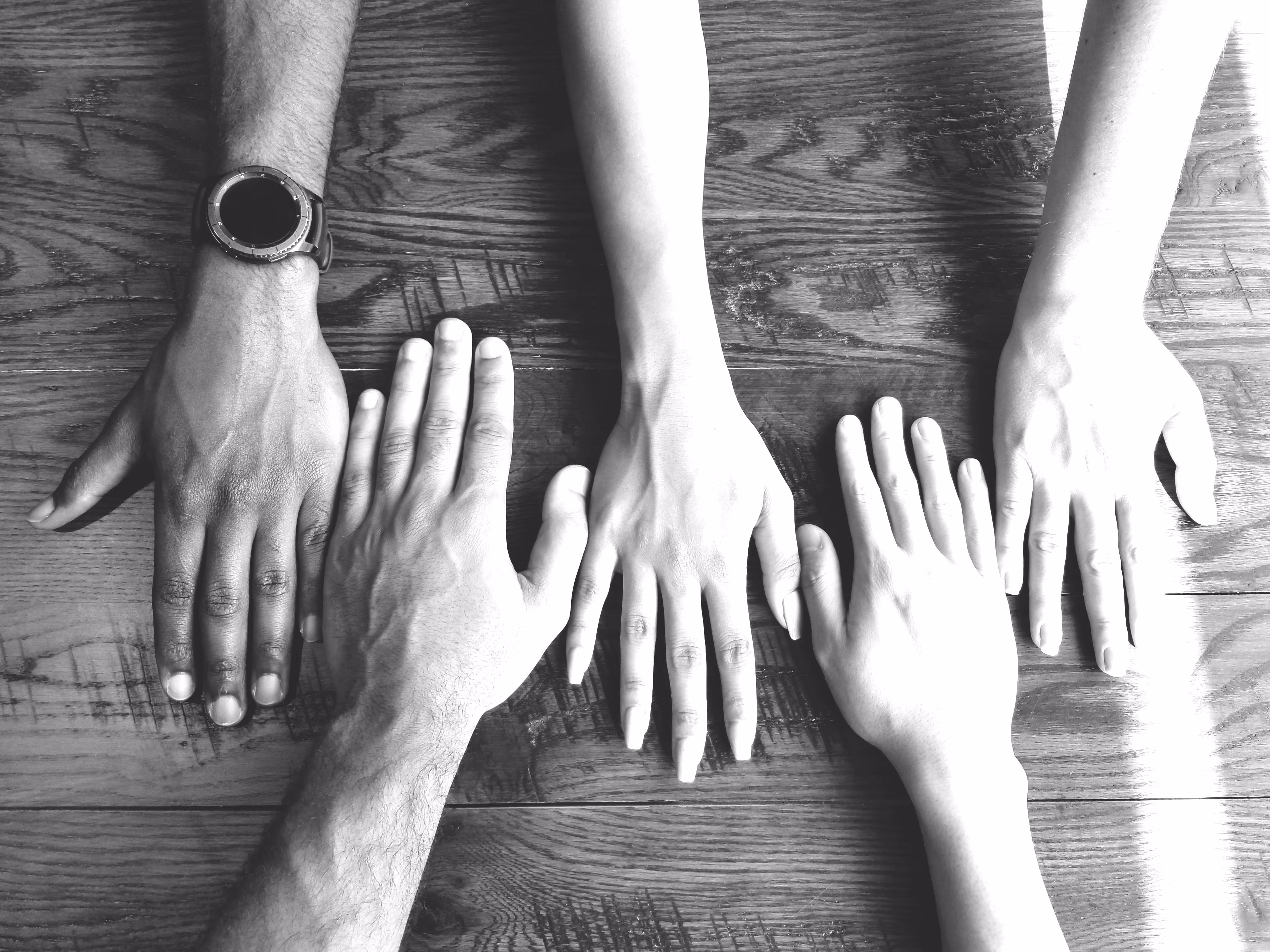 Mains réunies illustrant l'alignement d'intérêts entre YOU ADVISORY et ses clients