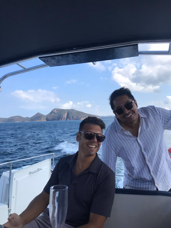 Team Partner near the sea