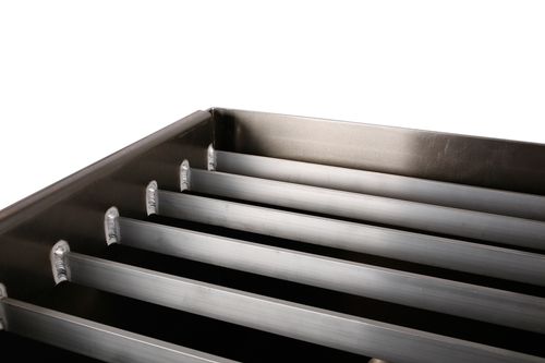 Aluminijumska rešetka za kvadratni aluminijumski kontejner.