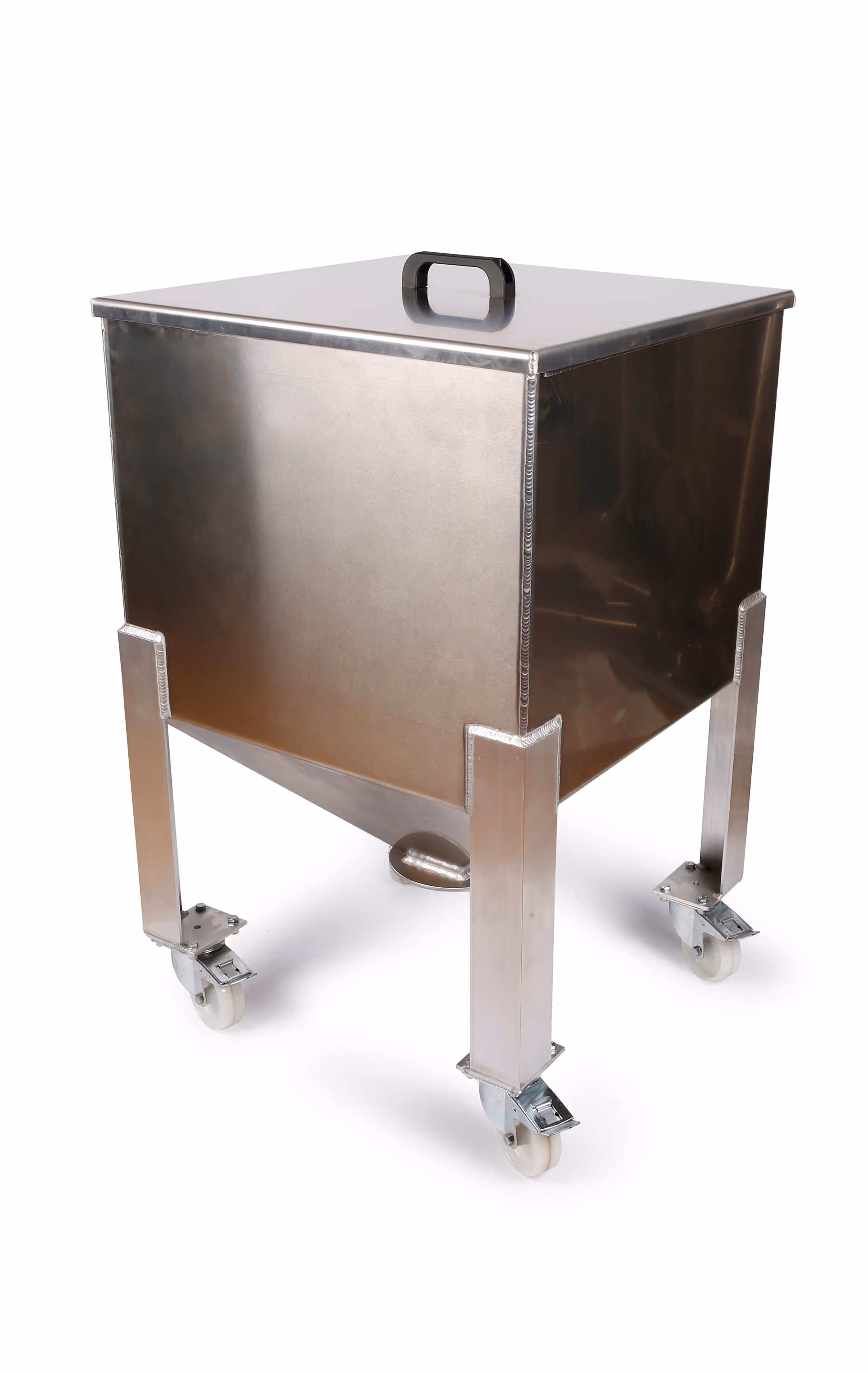 Eckiger Container aus Aluminium mit zwei Bockrollen und zwei Lenkrollen.