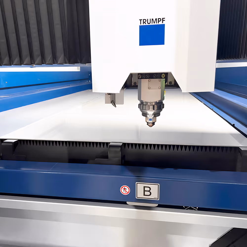 Seitliche Ansicht eines Trumpf Flachlasers