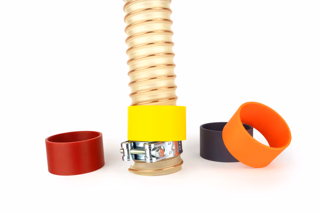 Farbige Schlauchringe in dunkelrot, gelb, dunkelgrau und orange zur farblichen Markierung von Schläuchen.