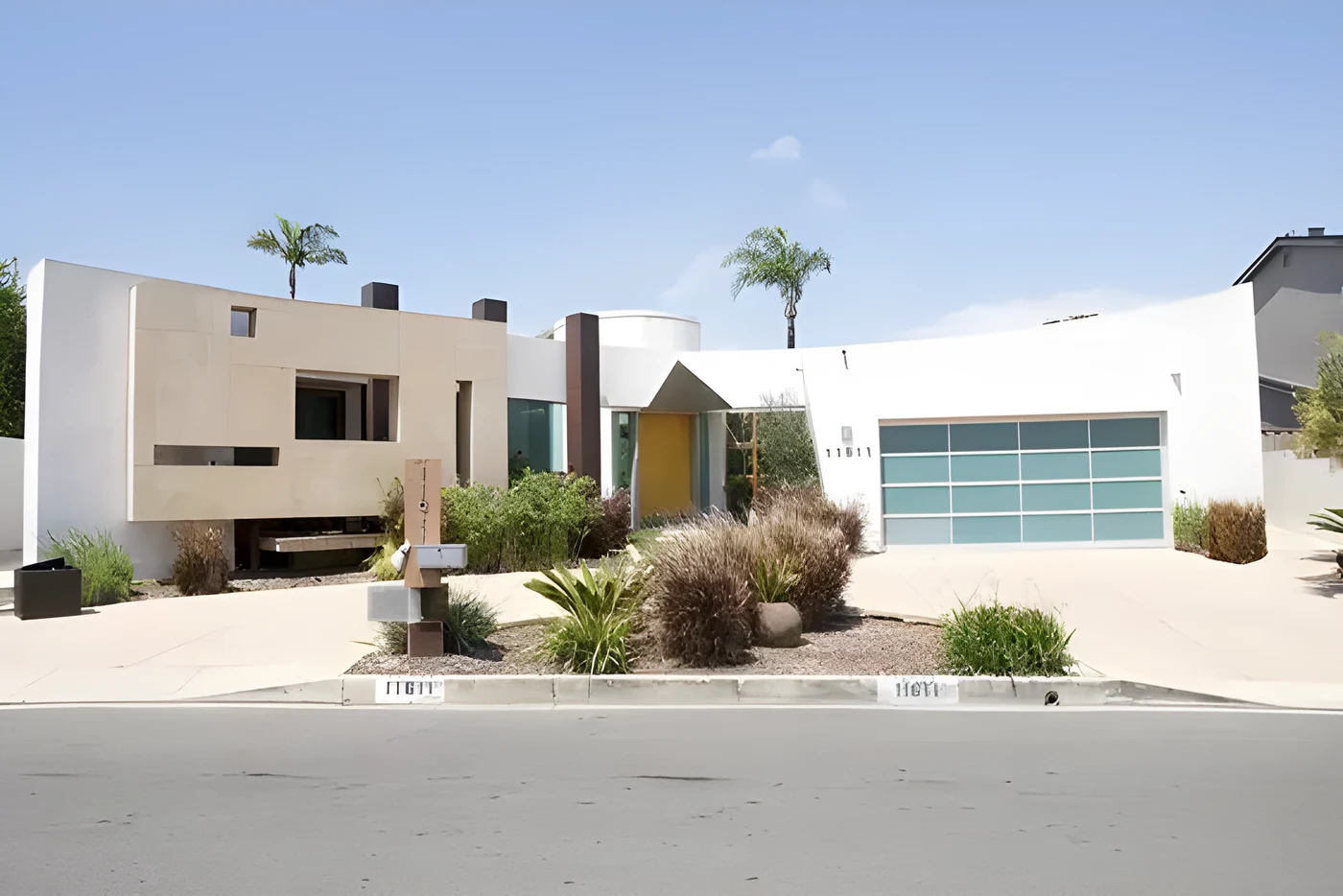 A outside view of Studio City Recovery