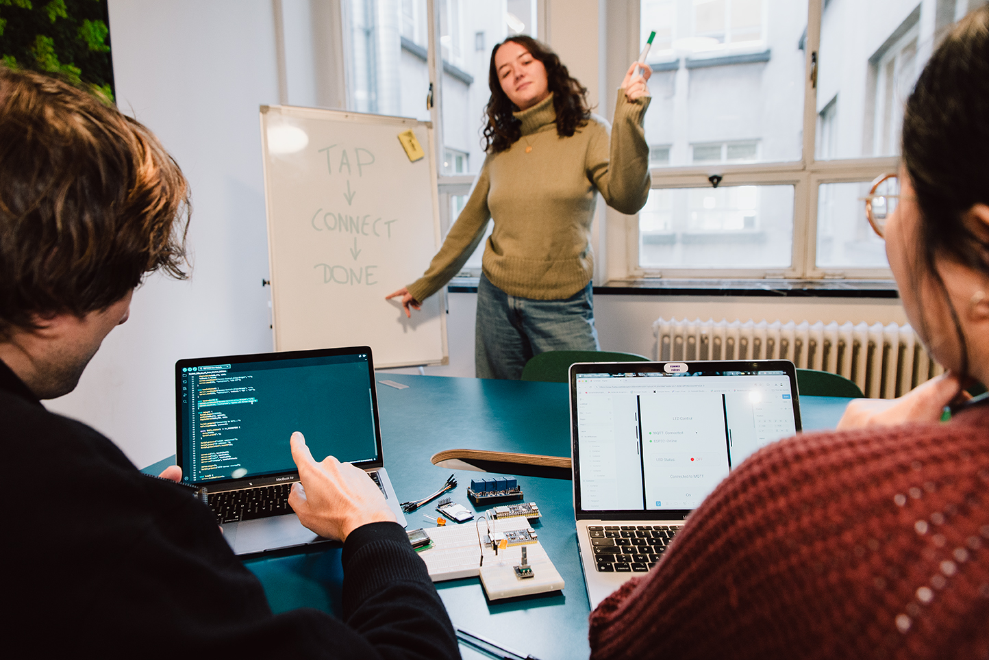 photo teamwork collaboration outsight together research engineer usability