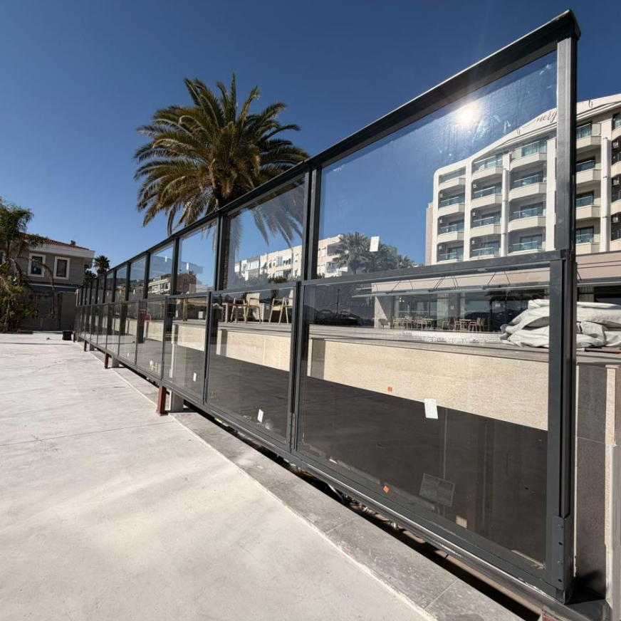 Piston-Controlled Wind Breaker Large