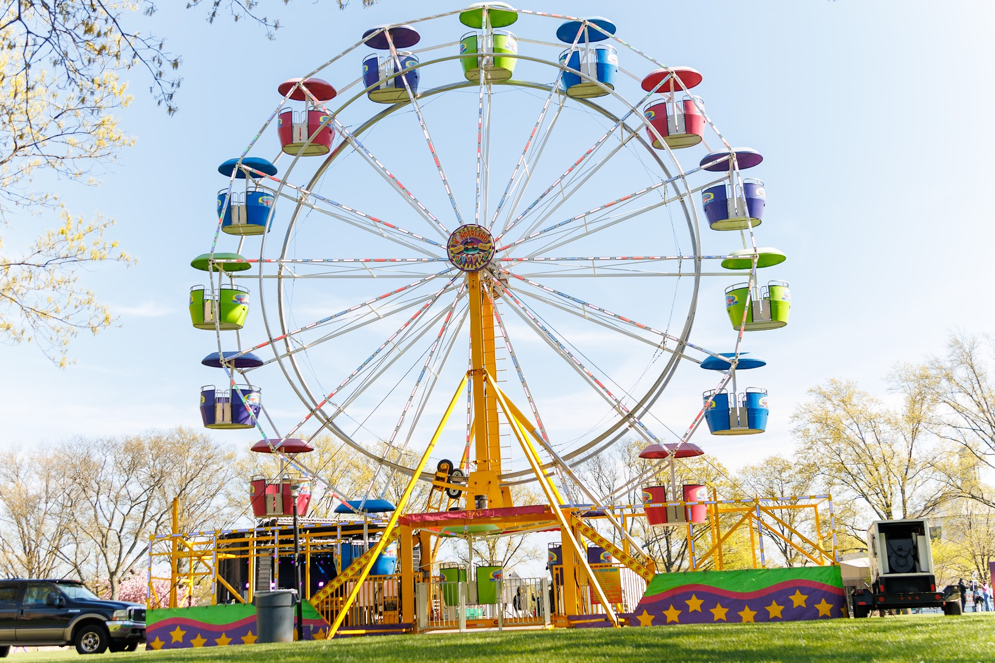 Stormin' Loud 75-foot Ferris wheel lit up at night