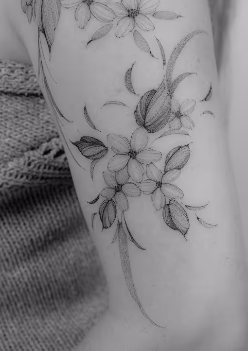 A beautiful floral tattoo art made by Lass Tattoo