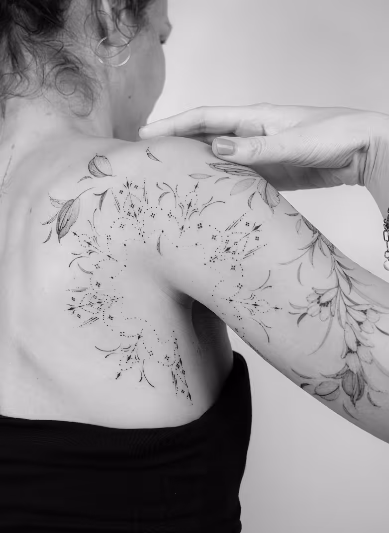 A beautiful floral tattoo art made by Lass Tattoo