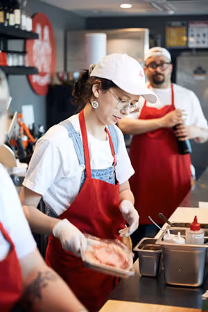 Photo of Due Madri employees behind the counter