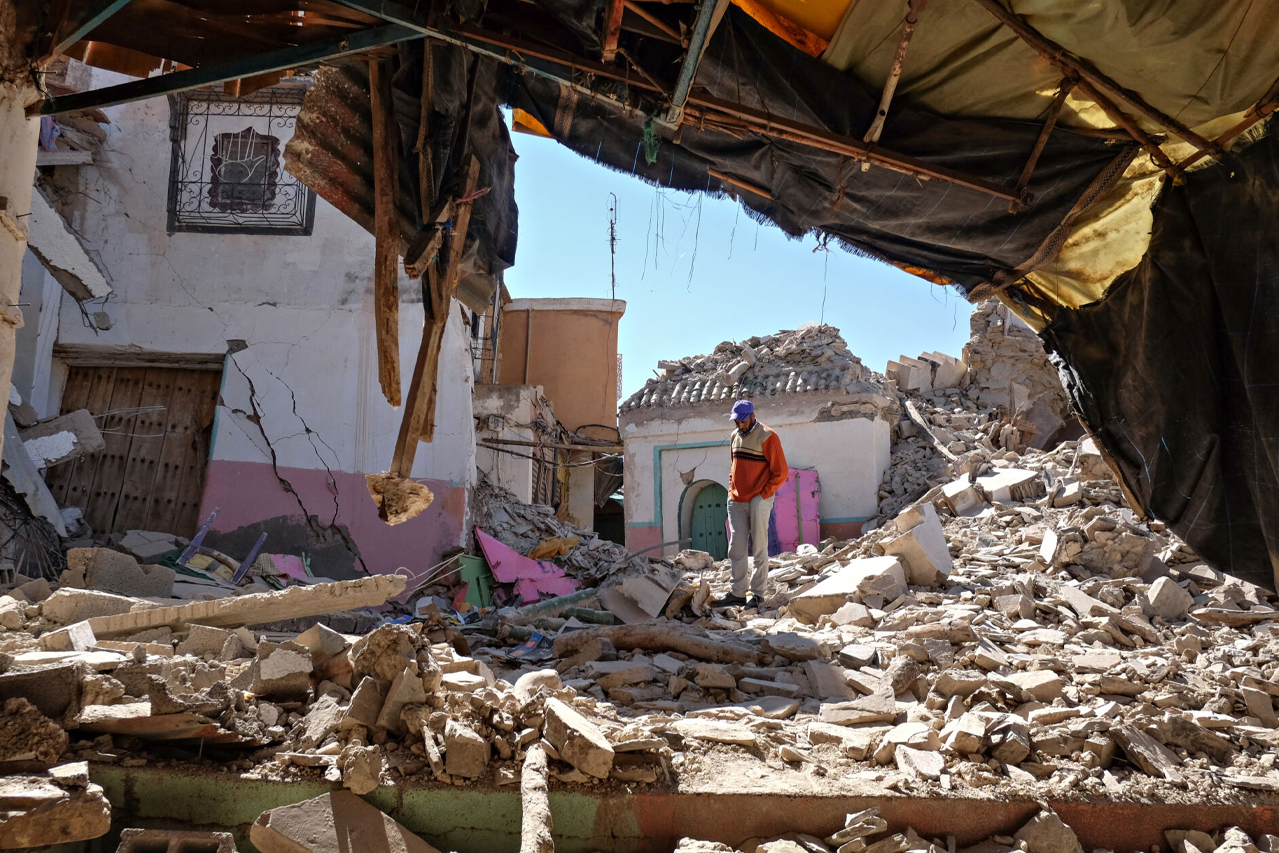 Donate clothes to earthquake victims