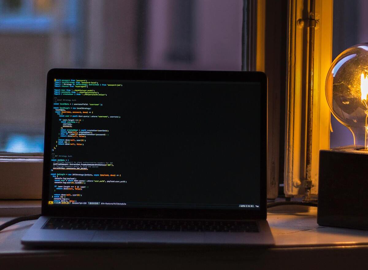 black-laptop-turned-on-the-table