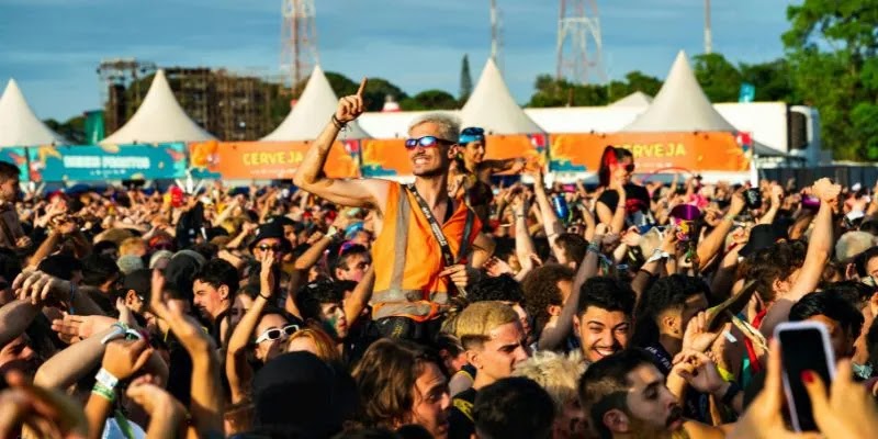 Festival crowd experiencing Melbourne’s live music scene and outdoor event energy