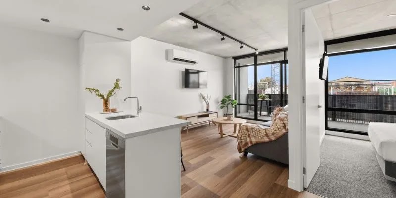 Spacious, convenient Melbourne apartment accommodation at Rambla Solarino House