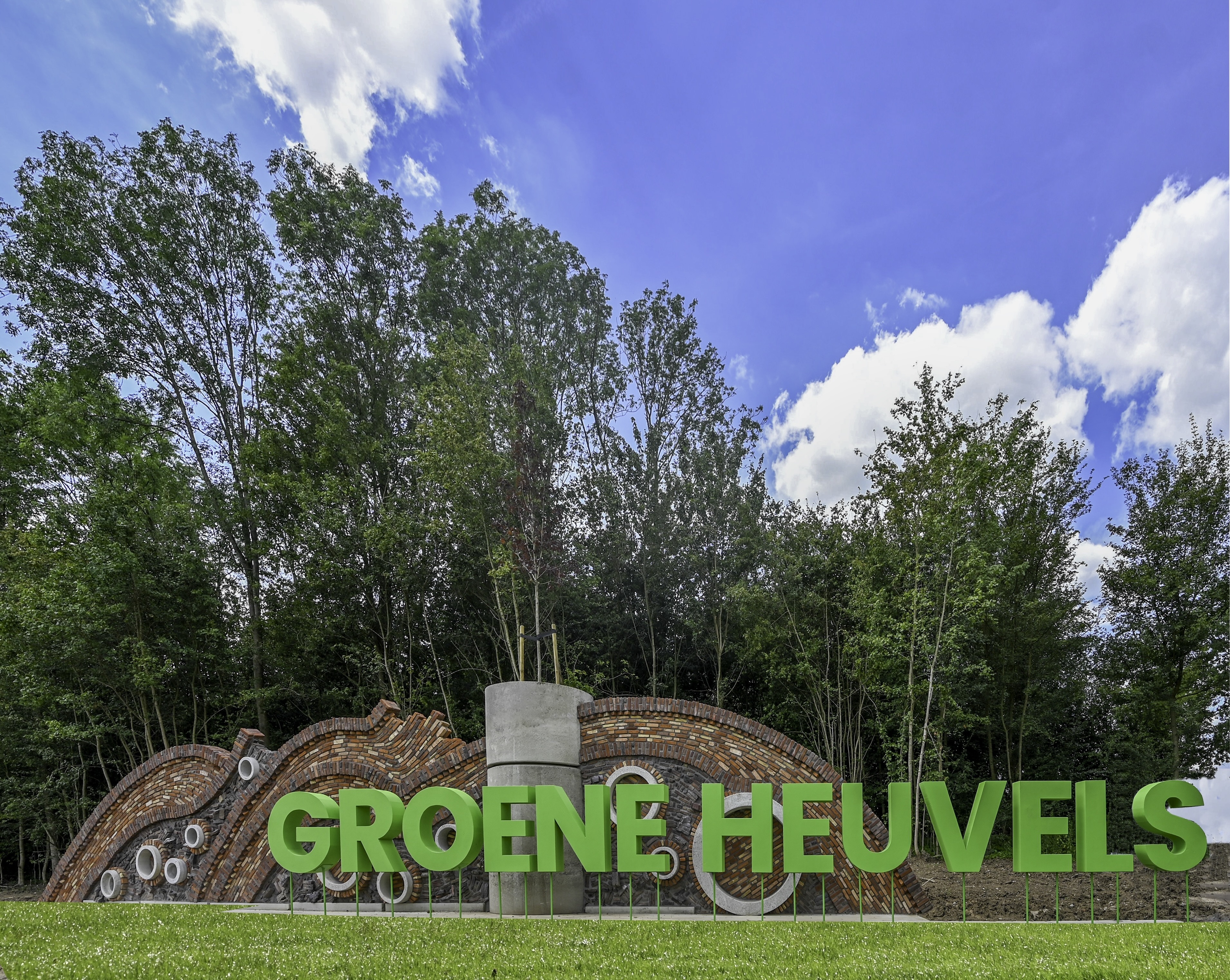 Kunstwerk A50, ATMosphere, Landmark De Groene Heuvels, Aad Trompert, Mini Wall, Down the Rabbit Hole