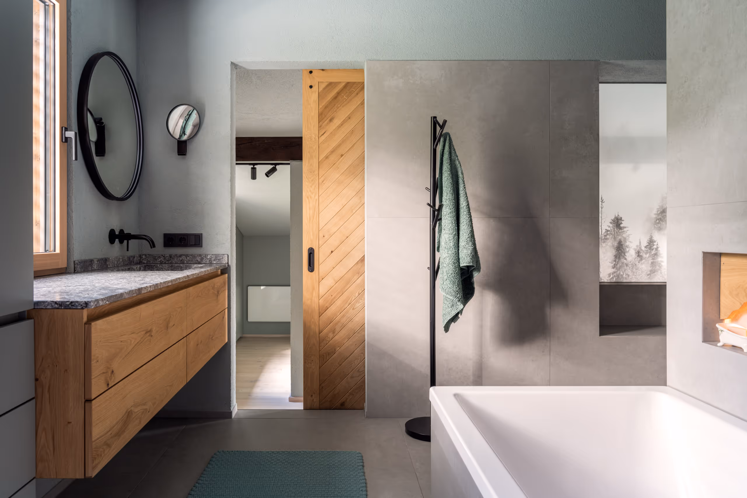 Stilvolles Badezimmer mit Holzelementen & Steinwaschtisch – Referenzfoto für Wohn Wo in Goldegg