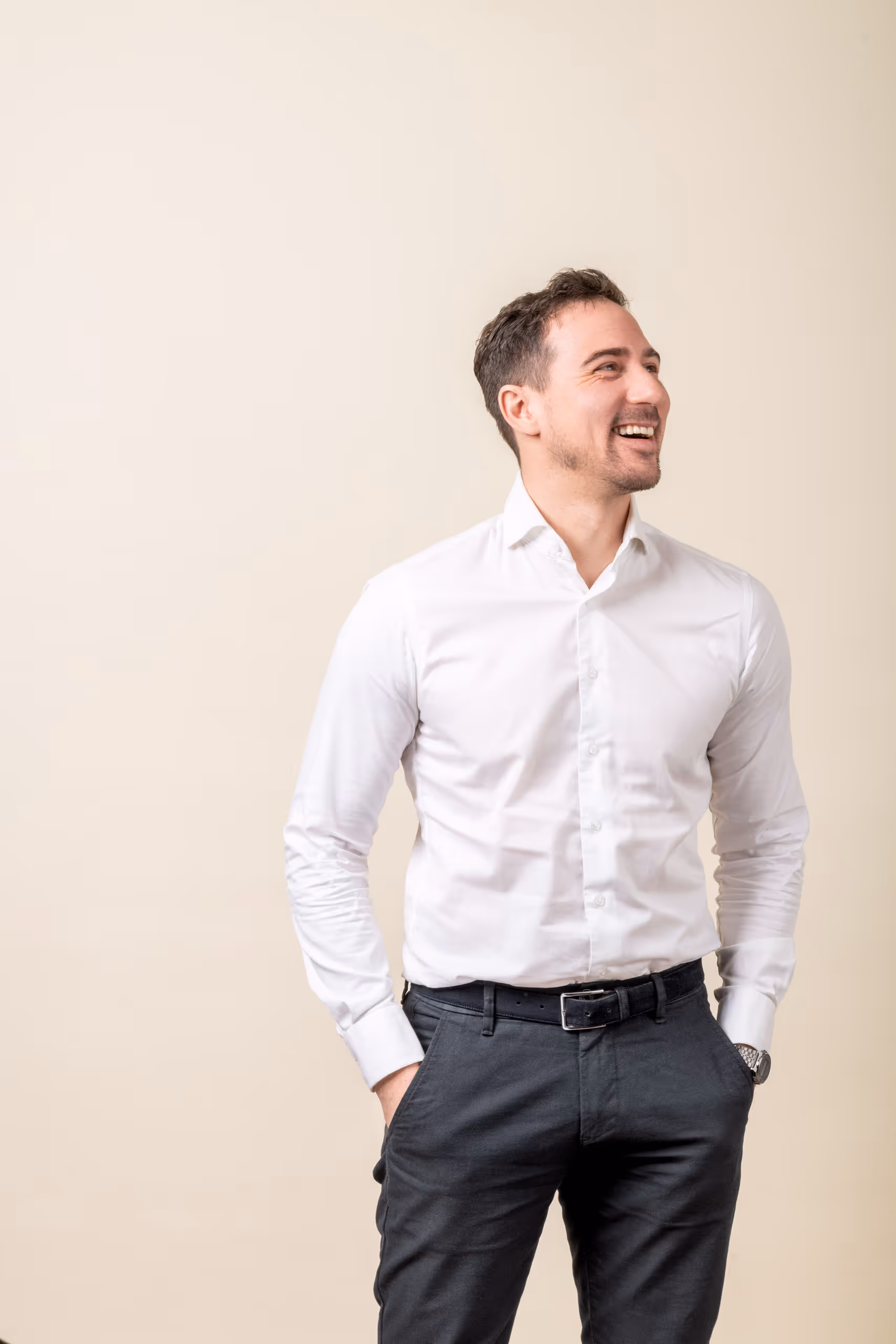 Businessportrait für Harlander Baumanagement – Mitarbeiterfoto im Rahmen einer Recruiting-Kampagne, umgesetzt in Zusammenarbeit mit der Werbeagentur Hungry