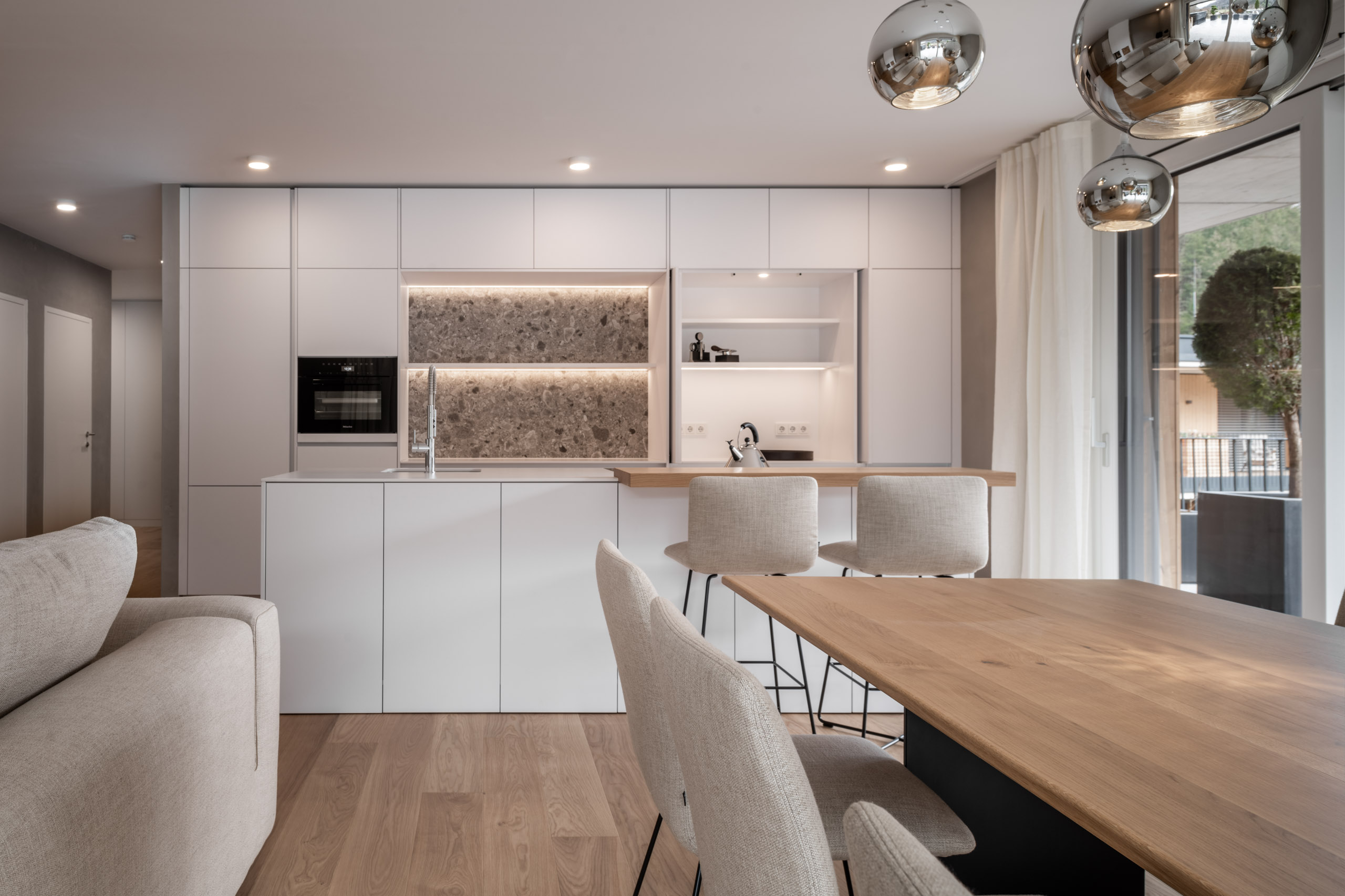 Interiorfoto eines hochwertigen Penthouses in Scheffau für M-Studio Reiter mit Fokus auf Einrichtung und Raumwirkung.