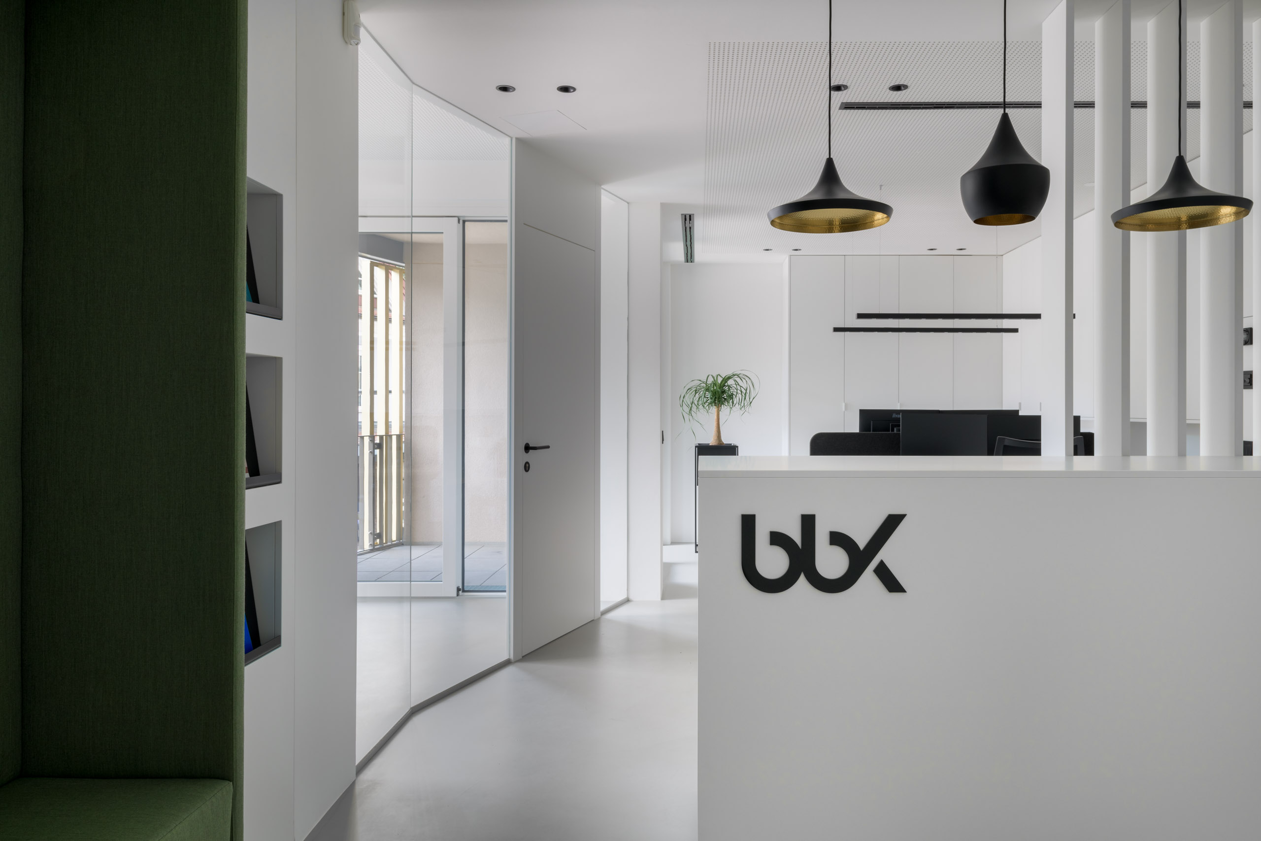 Interiorfoto der BBK Steuerberatung mit modernen Büroräumen, gestaltet von Frame Innenarchitektur.