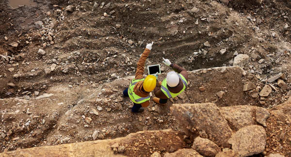 Évaluation du sol et du chantier par des professionnels en fondations