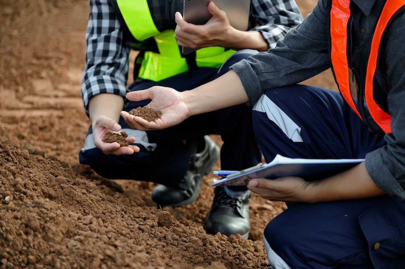 Types de sols et construction : quand les fondations sur pieux sont-elles nécessaires ? 