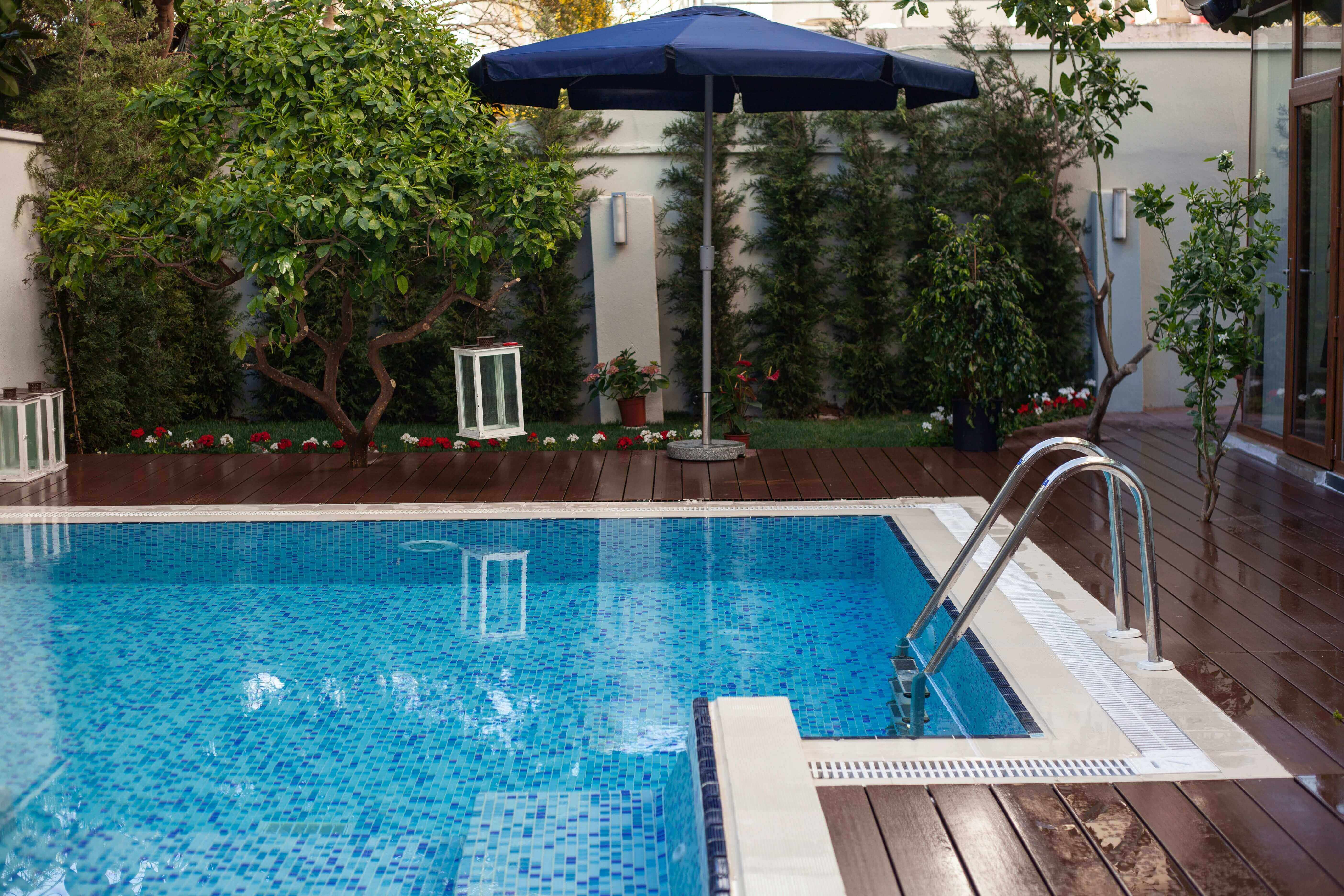 Does Your Family Follow These 10 Pool Safety Rules?