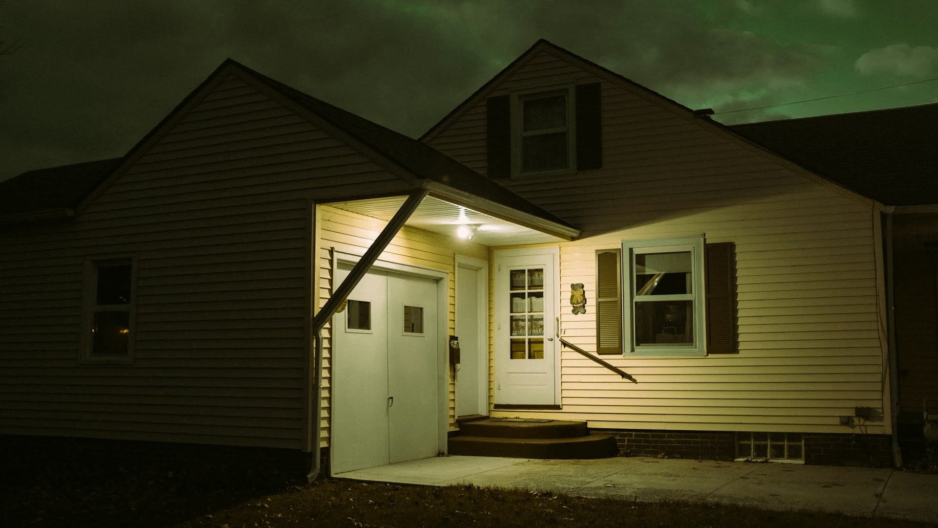 10 Signs Your House Is Being Watched by Robbers