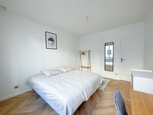 Chambre privée à Paris intramuros à proximité de l'Arc de Triomphe & Champs Élysées