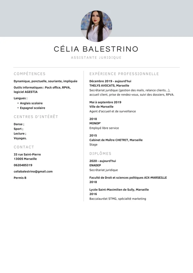 Aperçu du modèle de CV d'assistante juridique « Classique », mise en page centrée et sobre.